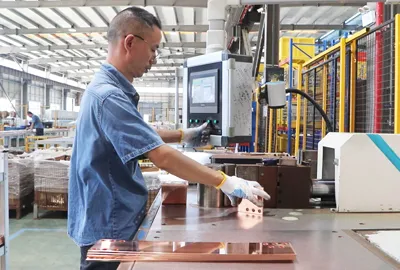 Parti di saldatura personalizzate per taglio laser piegatura punzonatura in alluminio in acciaio inossidabile per auto/aerospaziale/macchinari/costruzione navale/edilizia